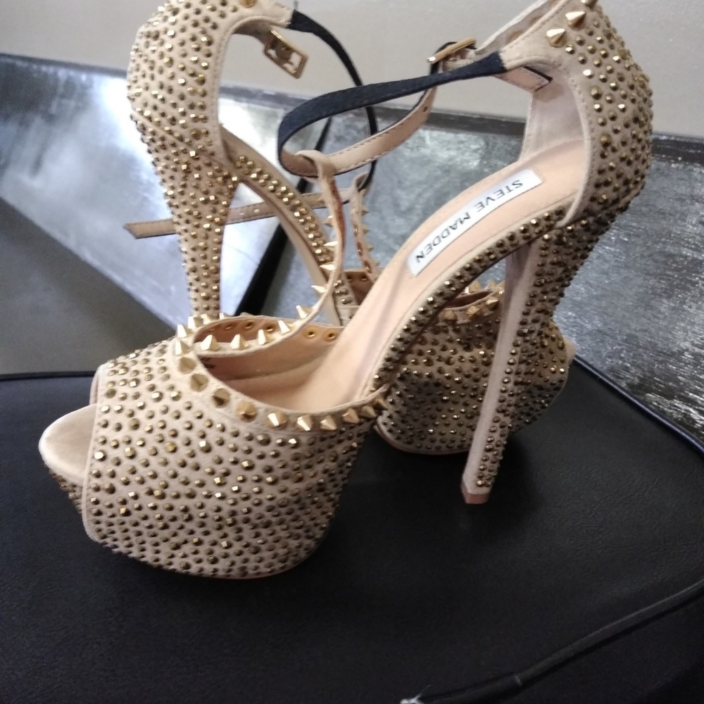 Shoes - Picture 2 of 4